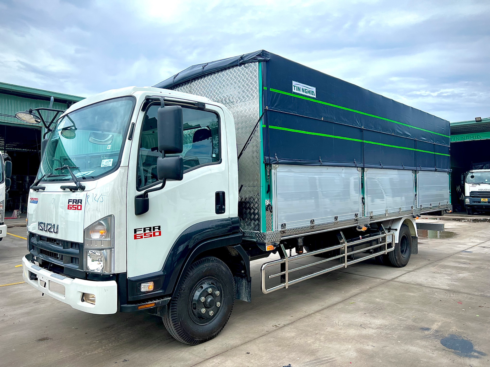 XE TẢI ISUZU 6 TẤN FRR90NE4